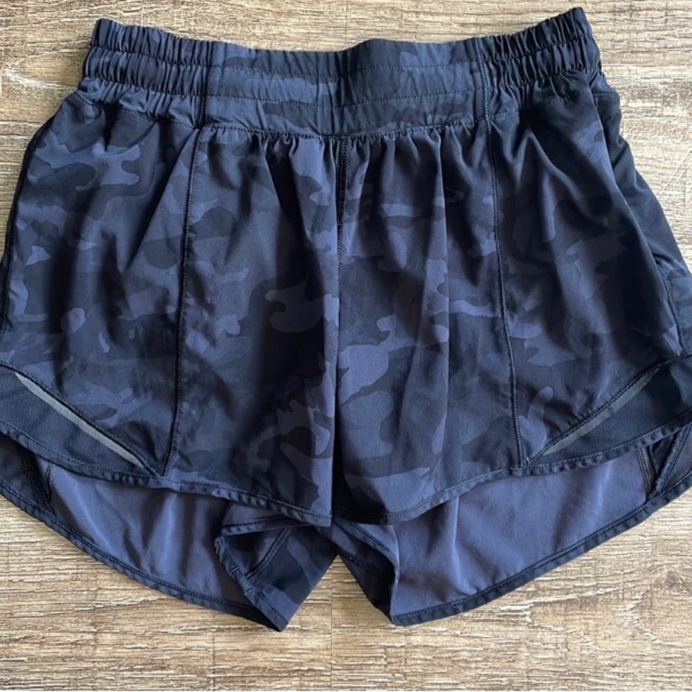 Lululemon size 6 hotty hot shorts